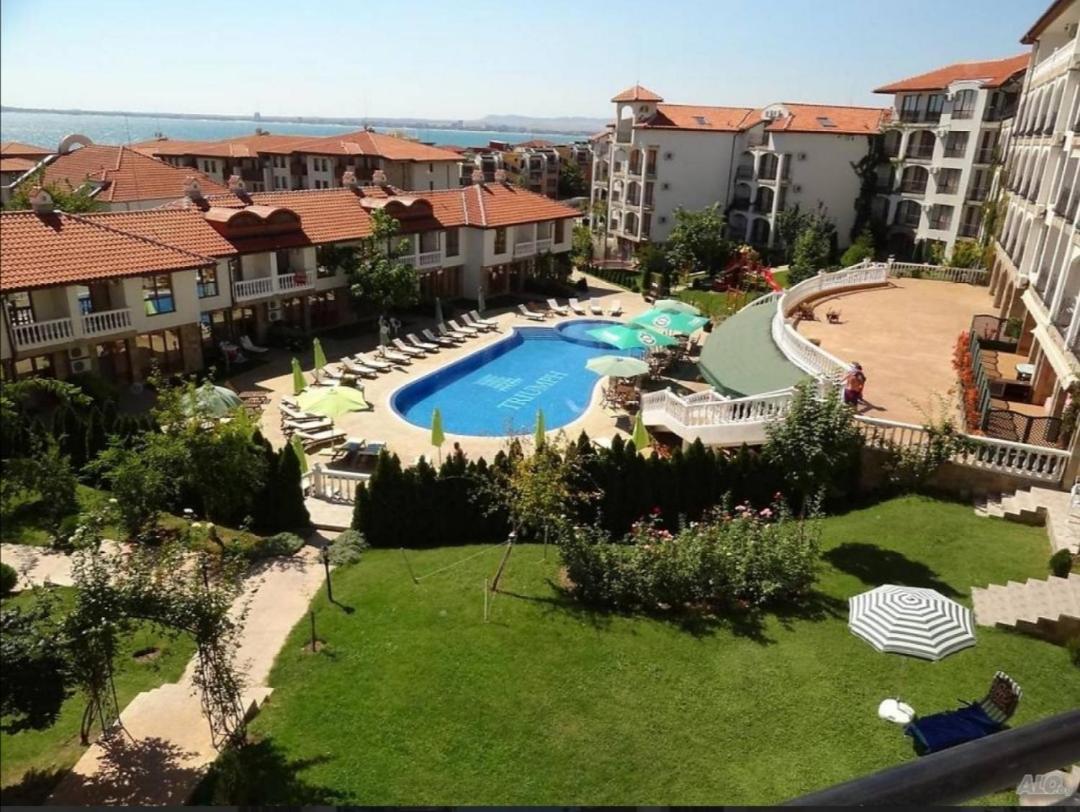 Triumph Holiday Village Sveti Vlas Exteriör bild
