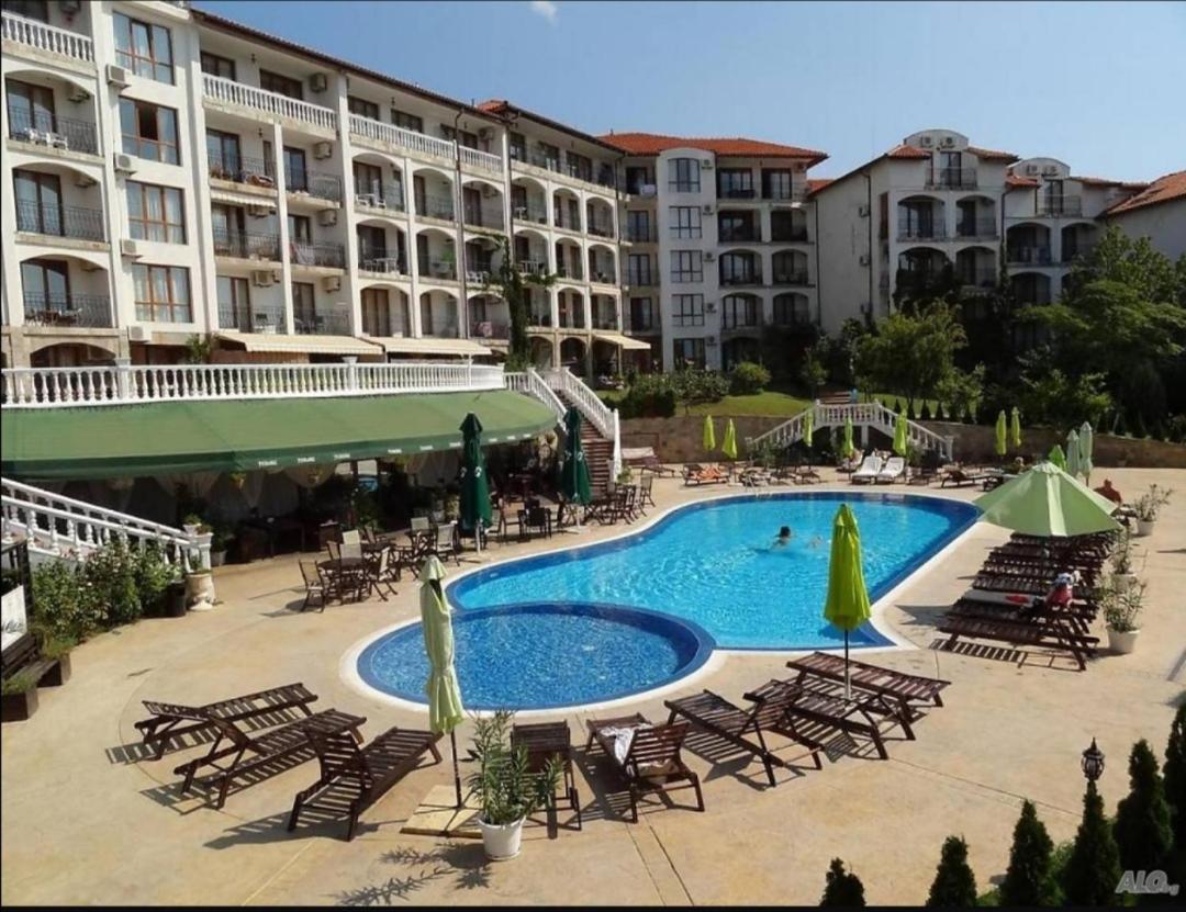 Triumph Holiday Village Sveti Vlas Exteriör bild