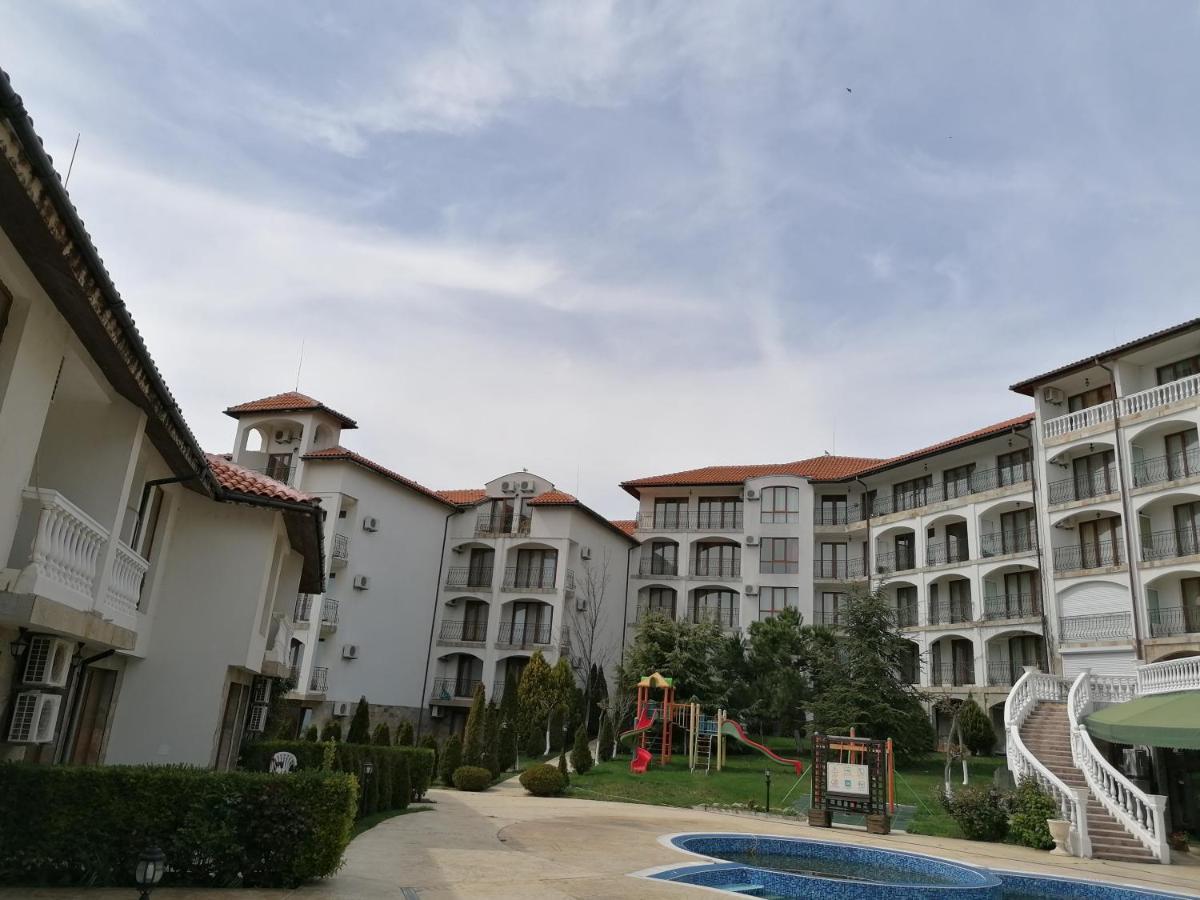 Triumph Holiday Village Sveti Vlas Exteriör bild