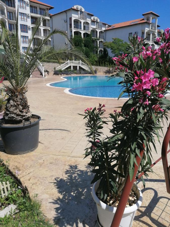 Triumph Holiday Village Sveti Vlas Exteriör bild