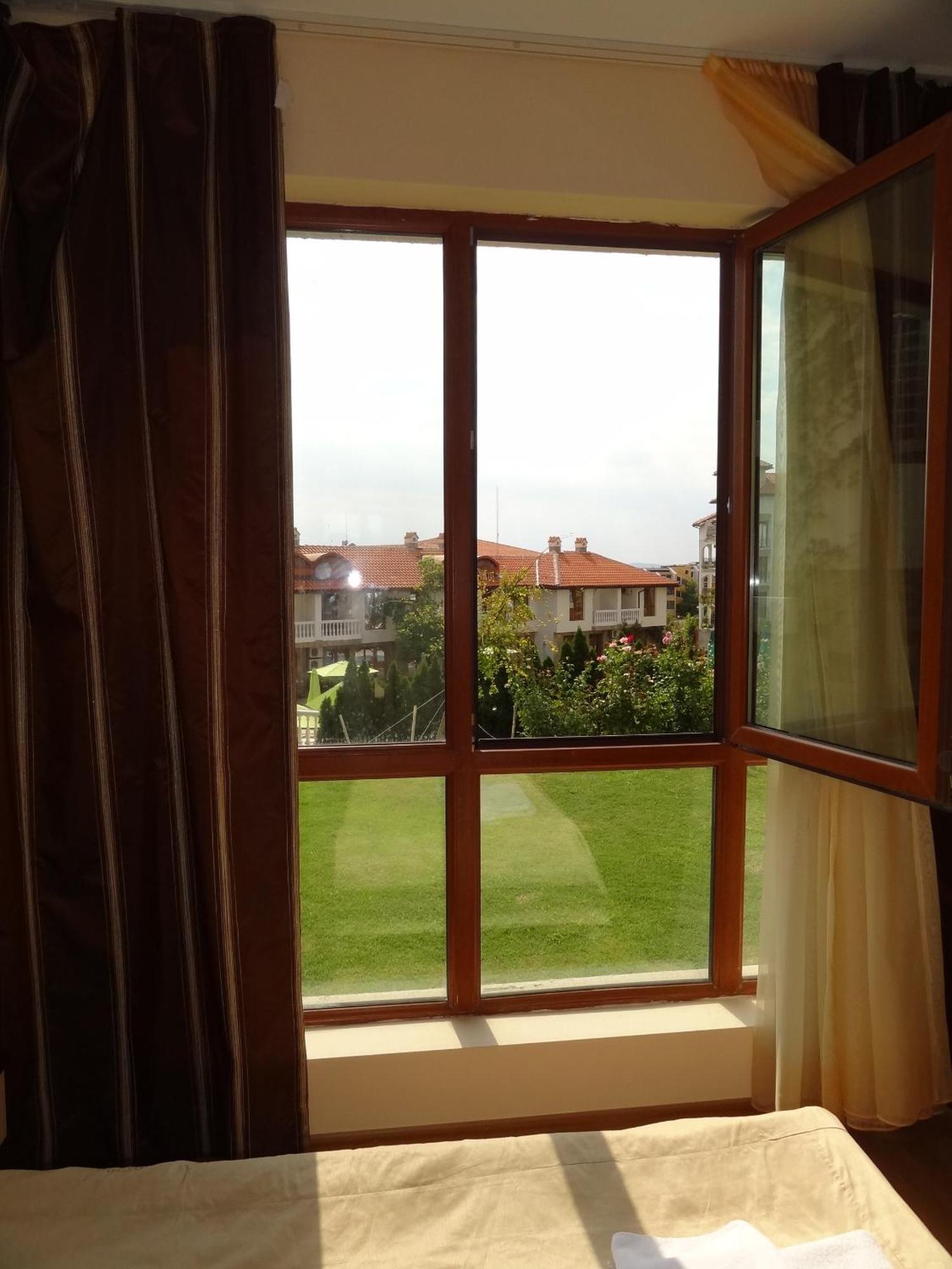 Triumph Holiday Village Sveti Vlas Rum bild